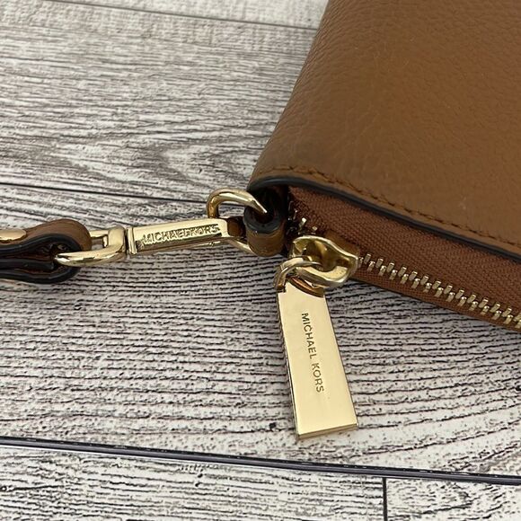 Michael Kors Continental Leather Tan Large Wallet - Picture 15 of 16